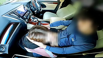 Hentai Video: Vrouw Bedriegt Haar Man Met Minnaar In De Auto